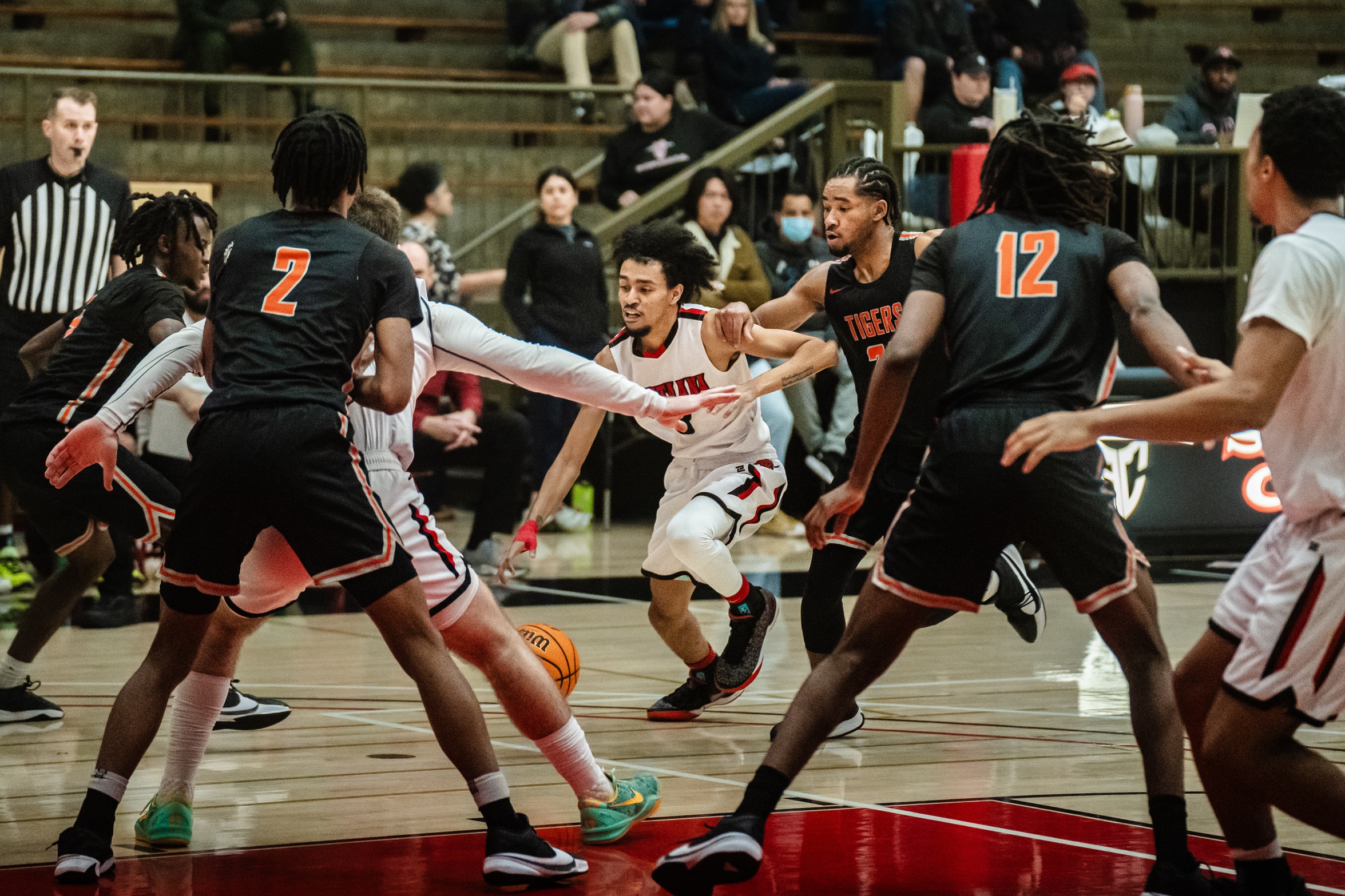 Dons Fall Short of Last Minute Comeback, Fall to RCC 70-68