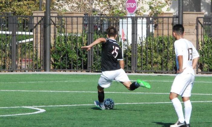 Kavian Kashani scored on this free kick in the Dons 4-1 win over Fullerton College.