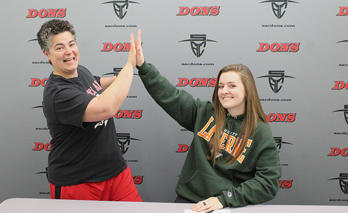 Smith Signs with La Verne