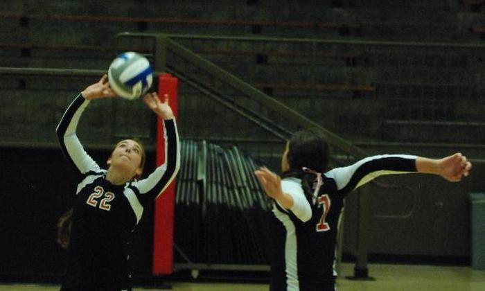 Haylie Slater (left) sets up Dayne Bogosian for an attack in the Dons match against Riverside City College.