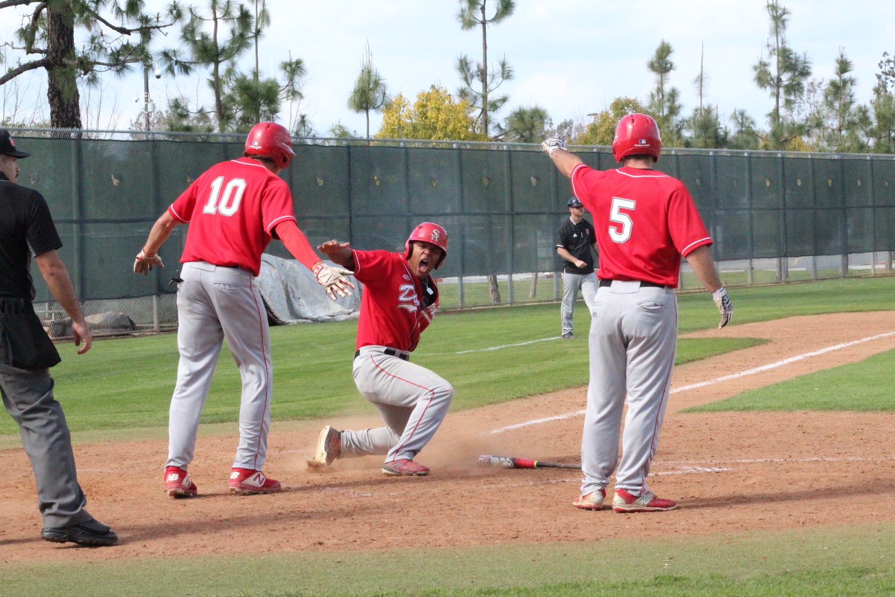 Late Rally Lifts Dons to 5-4 Win, Santa Ana Takes Series Over IVC
