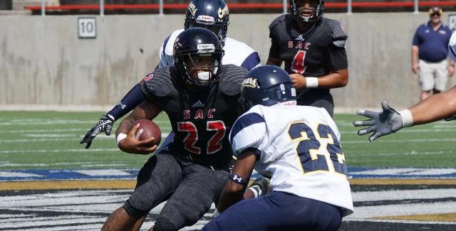 Mario Smith rushed for 76 yards on 18 carries for the Dons in their game against College of the Canyons. (Photo by Mike Dougherty)