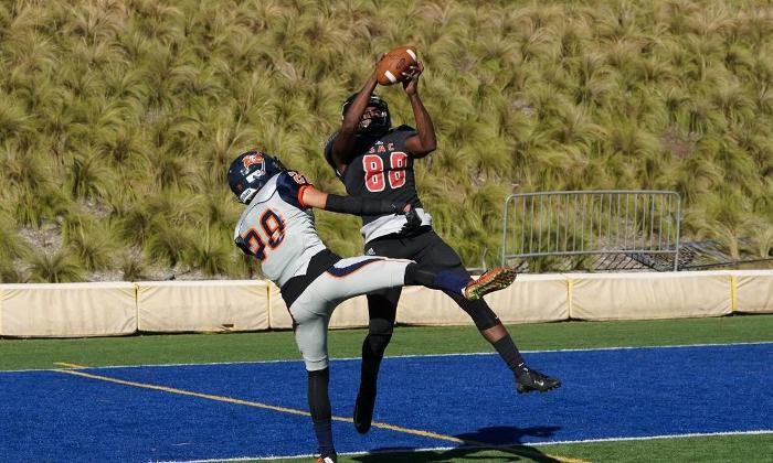 Dorion Barnett pulls in a 32-yard touchdown pass from Jason Habash in the Dons game against Orange Coast College.