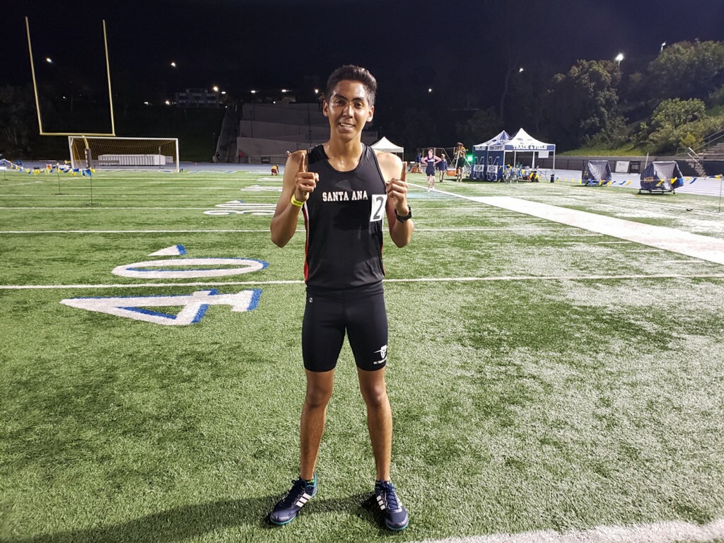 Barajas Takes First in 5K at Arnie Robinson Invitational