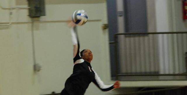 Zaria Saunders delivers a serve in the Dons straight-set win over CalTech.