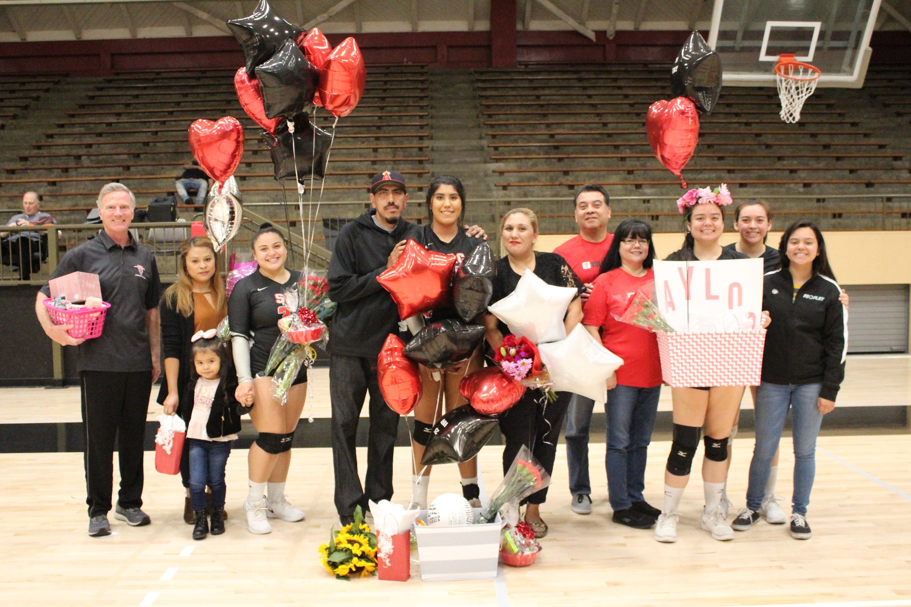 SAC Volleyball Says Goodbye to Three on Sophomore Night