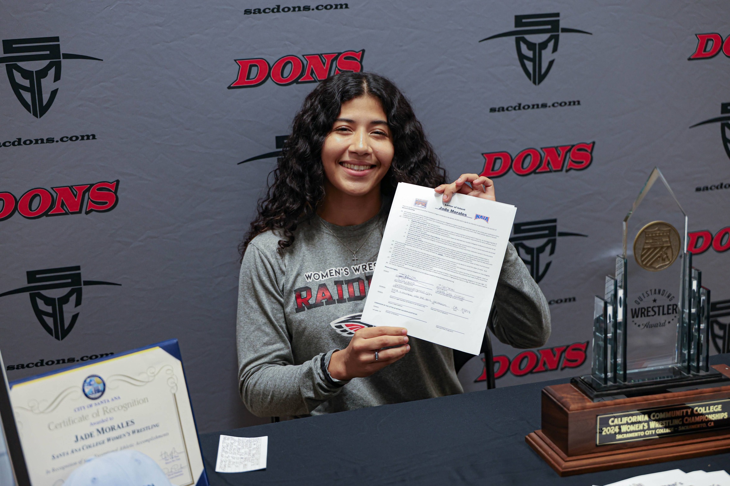 State Champion Jade Morales Signs with Southern Oregon